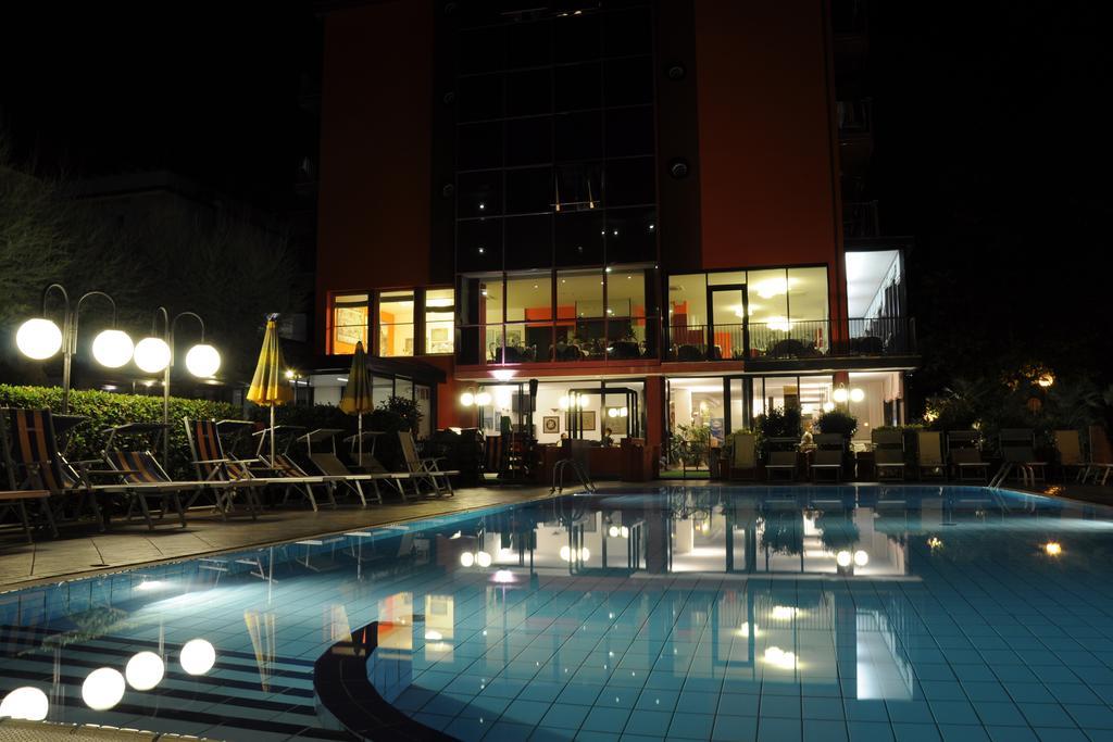 Hotel Prestigio 체제나티코 외부 사진